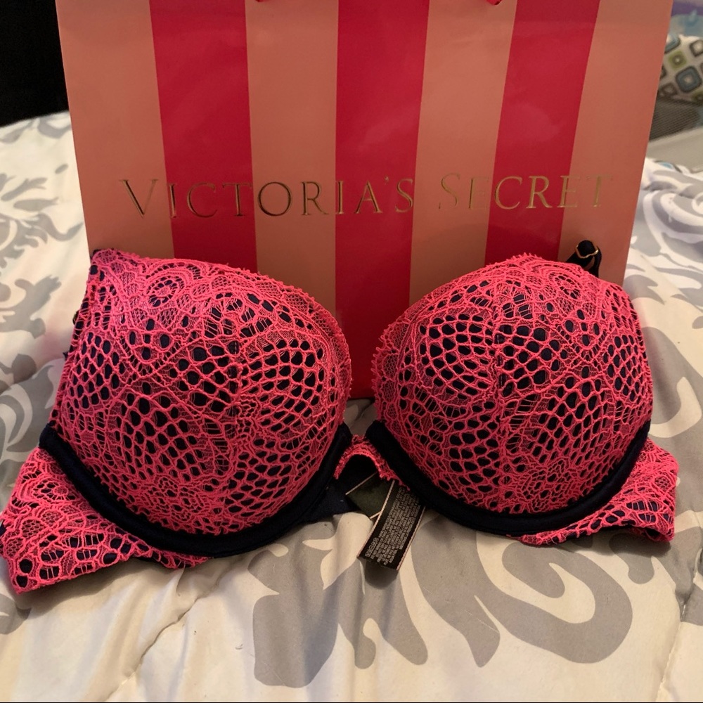 Victoria’s Secret 34A bombshell bra